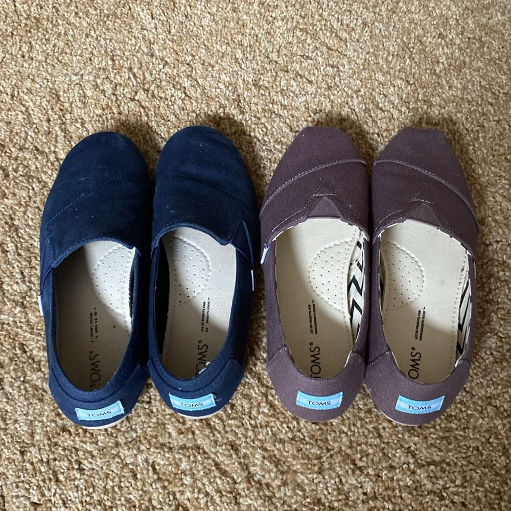 Tom’s slip on shoes. 2 pair, dark blue and dark brown. - Picture 2 of 9